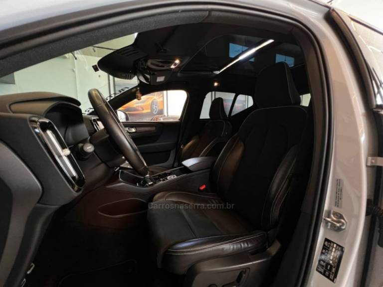 VOLVO - XC 40 - 2021/2021 - Cinza - R$ 195.900,00