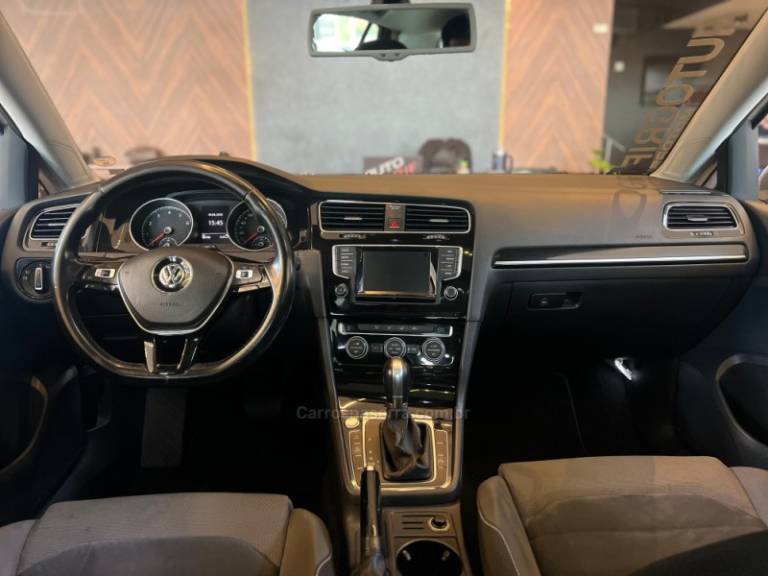 VOLKSWAGEN - GOLF - 2015/2015 - Prata - R$ 86.900,00