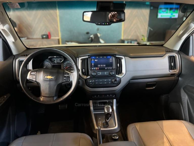 CHEVROLET - S10 - 2022/2022 - Branca - R$ 189.900,00