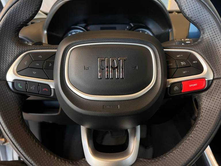 FIAT - FASTBACK - 2023/2024 - Prata - R$ 118.900,00