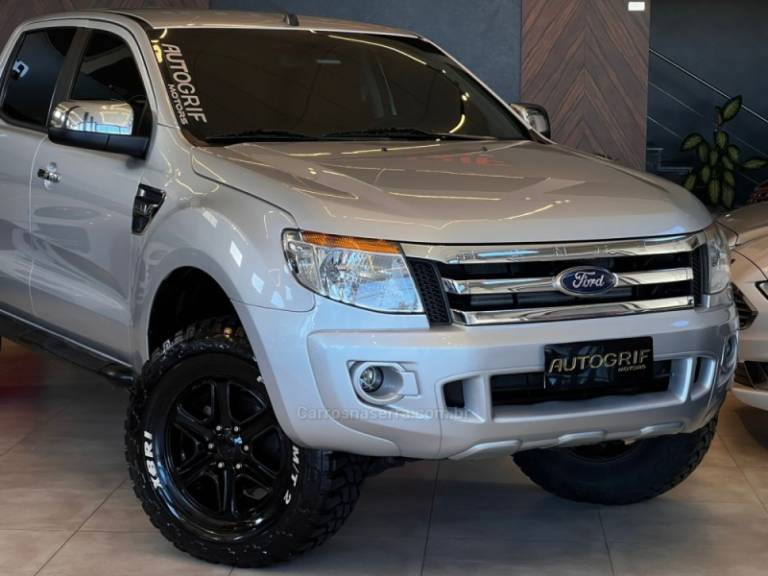 FORD - RANGER - 2015/2015 - Prata - R$ 118.900,00