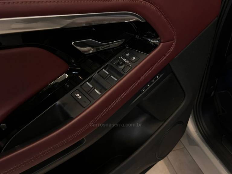 LAND ROVER - RANGE ROVER EVOQUE - 2022/2023 - Prata - R$ 305.900,00