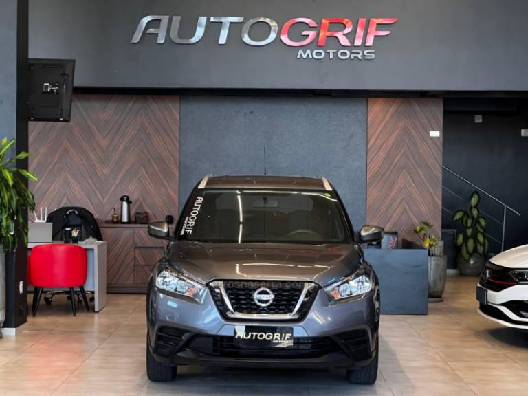 NISSAN - KICKS - 2018/2019 - Cinza - R$ 82.900,00