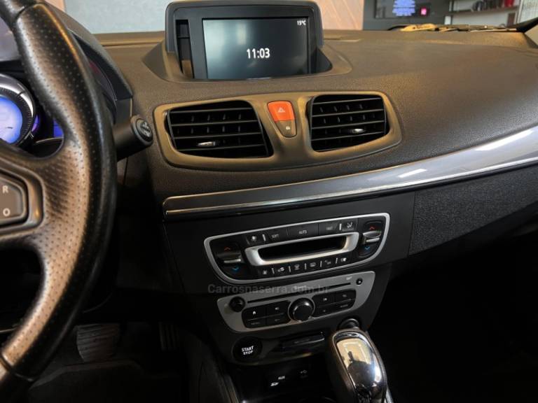 RENAULT - FLUENCE - 2017/2018 - Preta - R$ 61.900,00