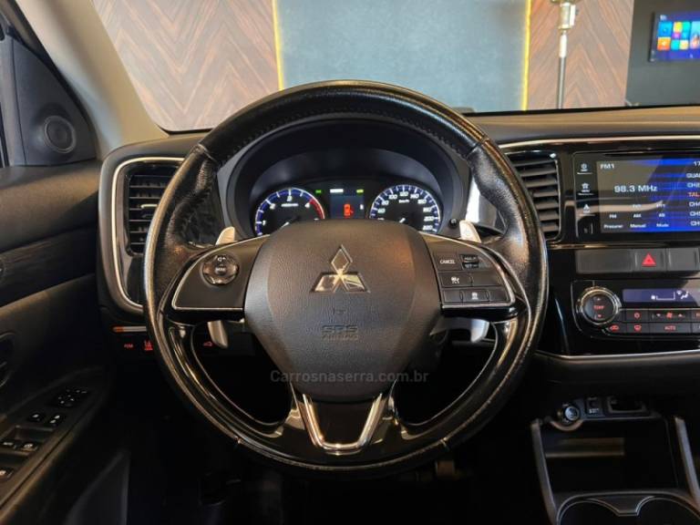 MITSUBISHI - OUTLANDER - 2016/2016 - Branca - R$ 119.900,00