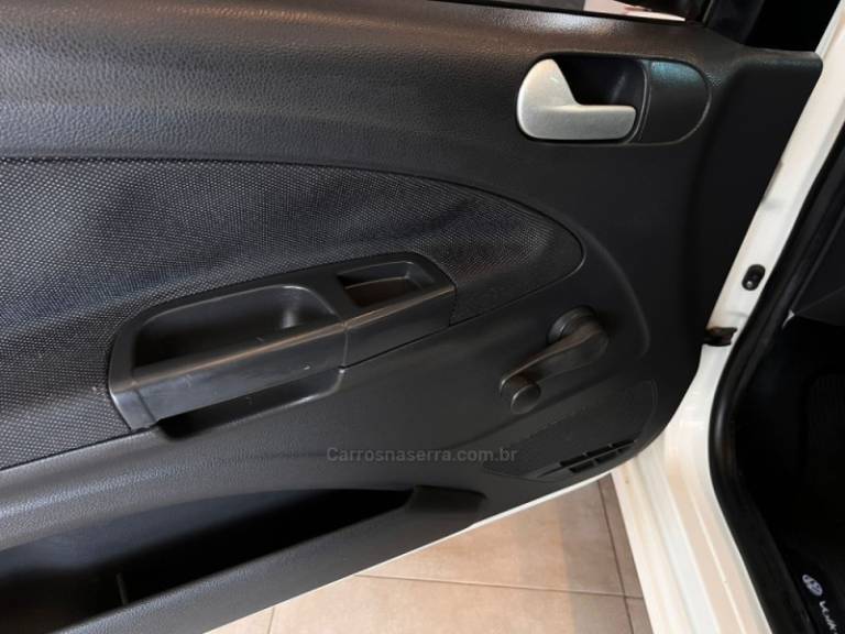 VOLKSWAGEN - SAVEIRO - 2012/2012 - Branca - R$ 35.900,00