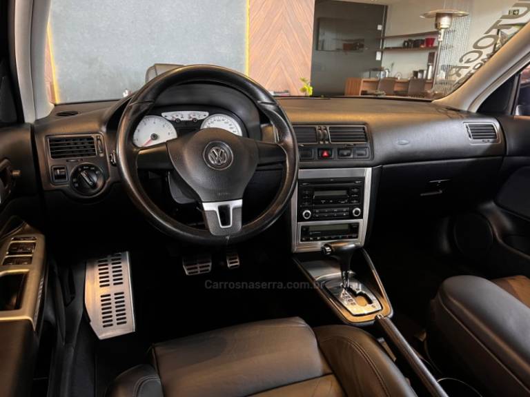 VOLKSWAGEN - GOLF - 2012/2013 - Preta - R$ 58.900,00