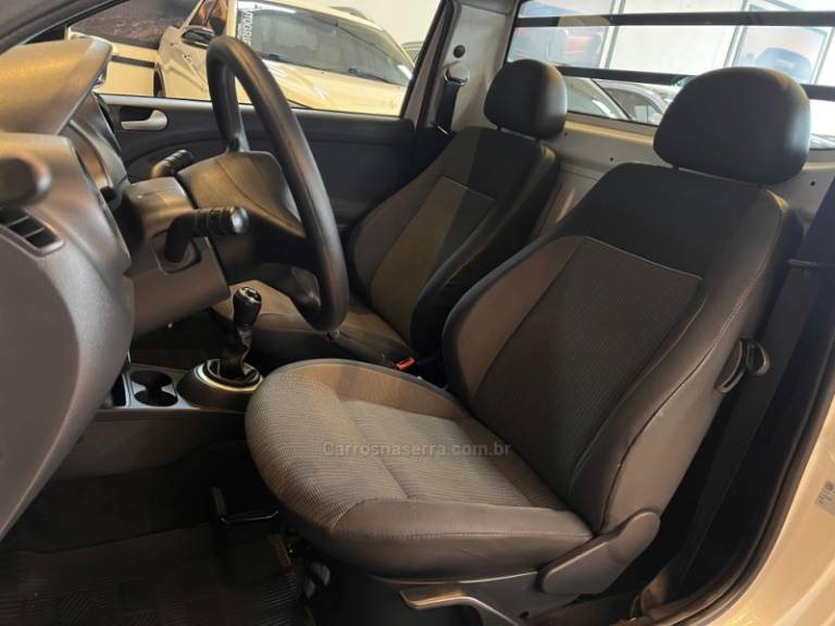 VOLKSWAGEN - SAVEIRO - 2014/2014 - Branca - R$ 47.900,00