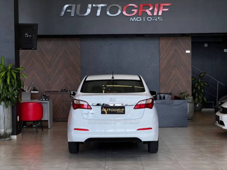 HYUNDAI - HB20S - 2018/2019 - Branca - R$ 55.900,00