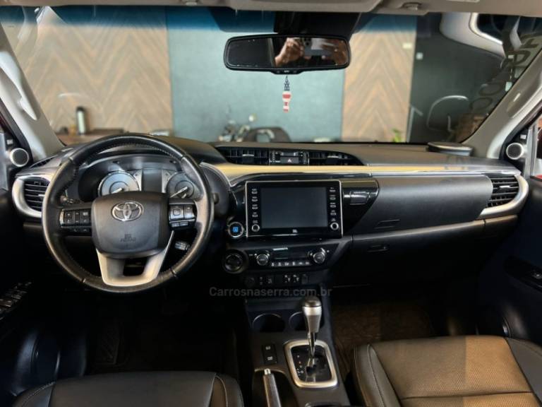 TOYOTA - HILUX - 2021/2021 - Vermelha - R$ 244.900,00