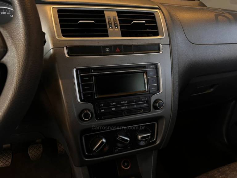 VOLKSWAGEN - FOX - 2015/2015 - Branca - R$ 43.900,00