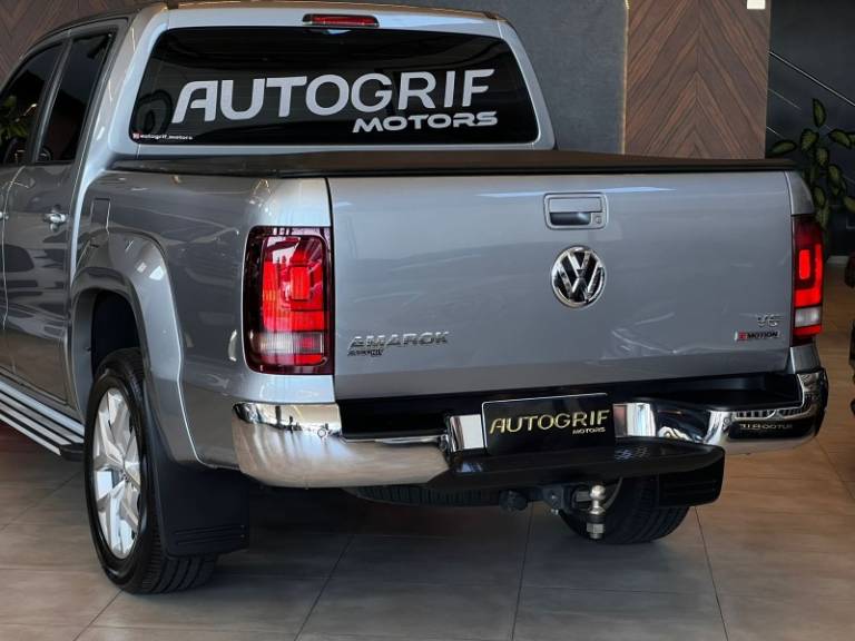 VOLKSWAGEN - AMAROK - 2022/2022 - Prata - R$ 185.900,00