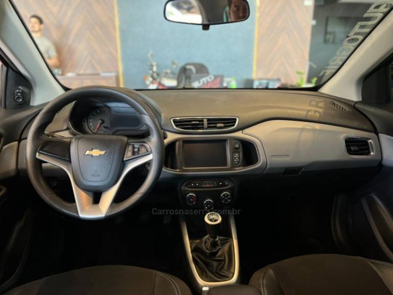 CHEVROLET - ONIX - 2018/2019 - Branca - R$ 62.900,00
