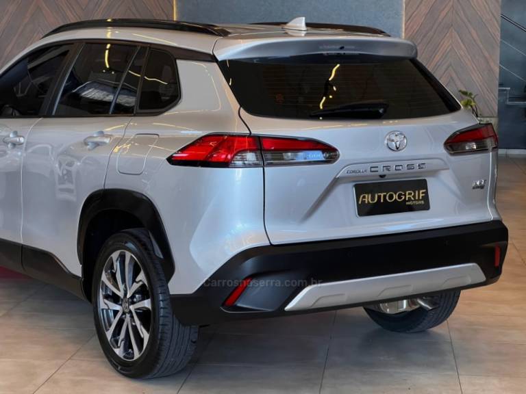 TOYOTA - COROLLA - 2021/2022 - Prata - R$ 138.900,00