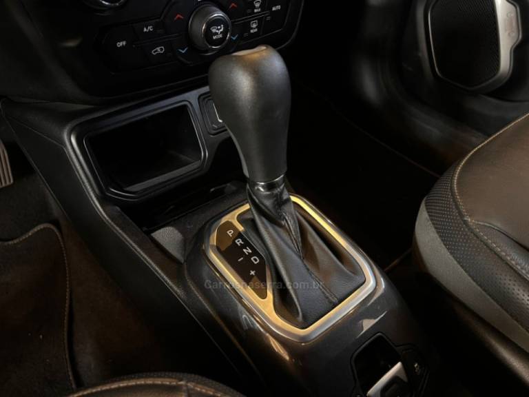 JEEP - RENEGADE - 2022/2022 - Preta - R$ 103.900,00