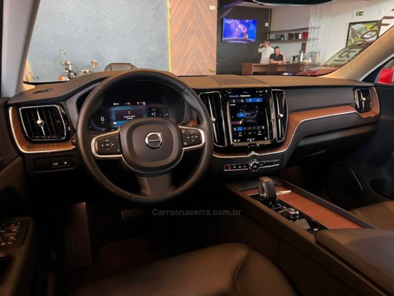 VOLVO - XC60 - 2022/2023 - Cinza - R$ 298.900,00