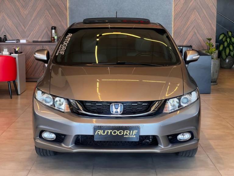 HONDA - CIVIC - 2013/2014 - Prata - R$ 79.900,00