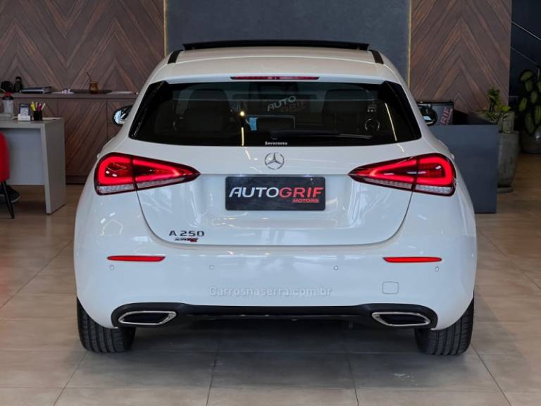 MERCEDES-BENZ - A 250 - 2019/2019 - Branca - R$ 189.900,00