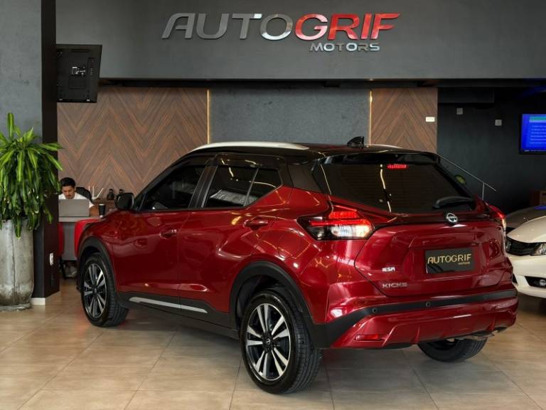 NISSAN - KICKS - 2023/2024 - Vermelha - R$ 119.900,00