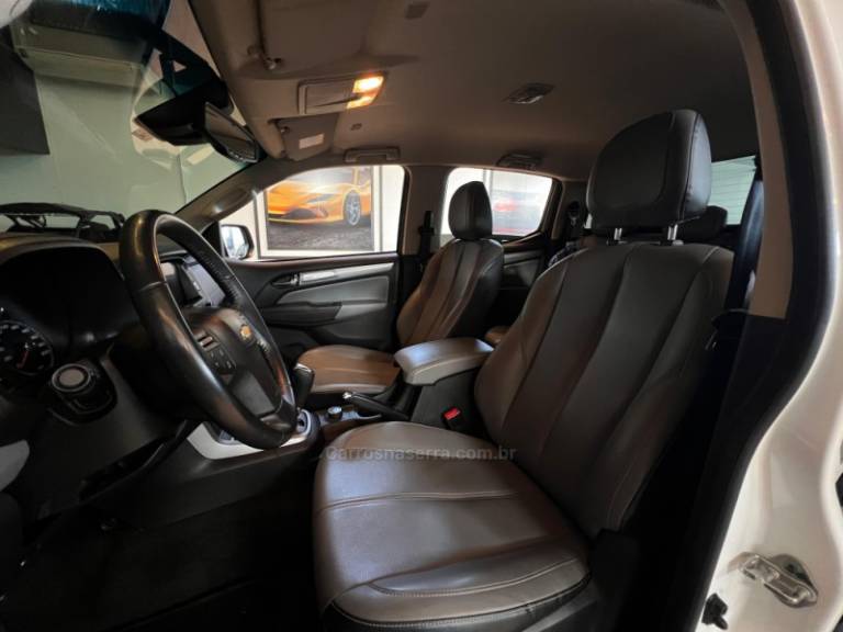 CHEVROLET - S10 - 2022/2022 - Branca - R$ 189.900,00