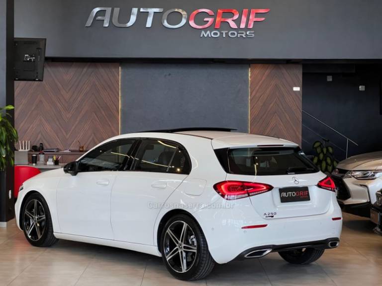 MERCEDES-BENZ - A 250 - 2019/2019 - Branca - R$ 189.900,00