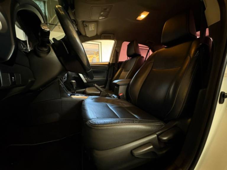 TOYOTA - COROLLA - 2019/2019 - Branca - R$ 105.900,00