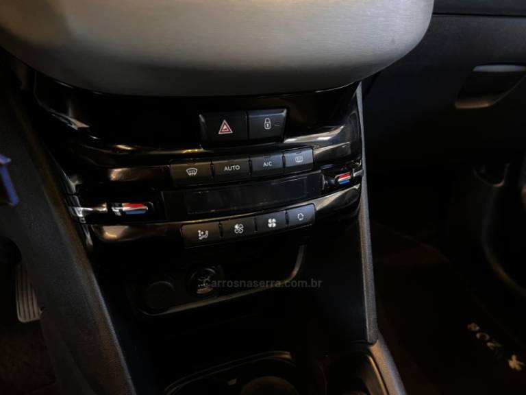 PEUGEOT - 208 - 2015/2016 - Branca - R$ 43.900,00