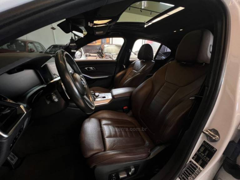 BMW - 330I - 2019/2019 - Branca - R$ 229.900,00