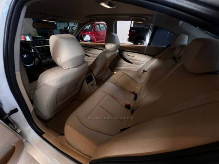 BMW - 320I - 2017/2018 - Branca - R$ 129.900,00