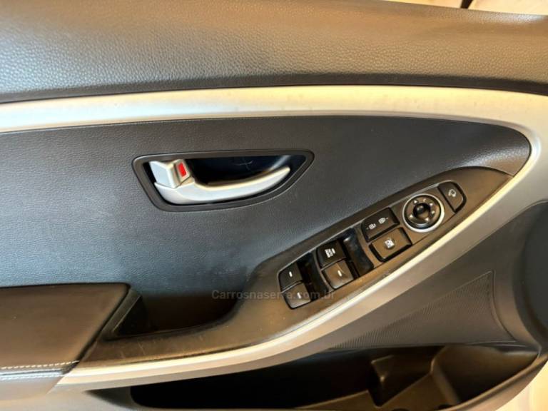 HYUNDAI - I30 - 2015/2015 - Branca - R$ 74.900,00