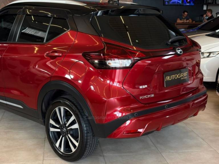 NISSAN - KICKS - 2023/2024 - Vermelha - R$ 119.900,00