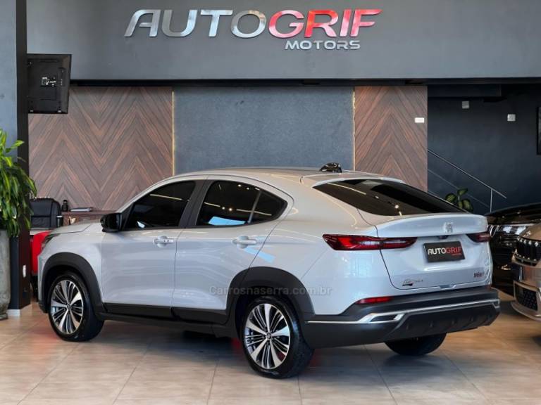 FIAT - FASTBACK - 2023/2024 - Prata - R$ 118.900,00