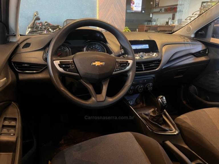 CHEVROLET - ONIX - 2021/2022 - Branca - R$ 69.900,00