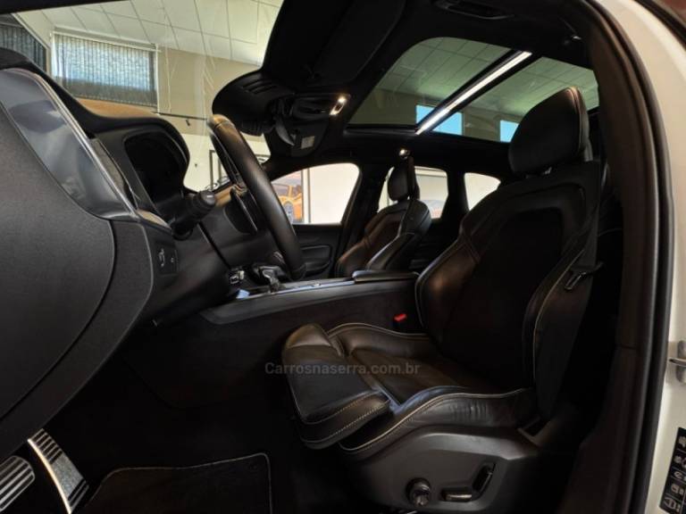 VOLVO - XC60 - 2018/2018 - Branca - R$ 159.900,00