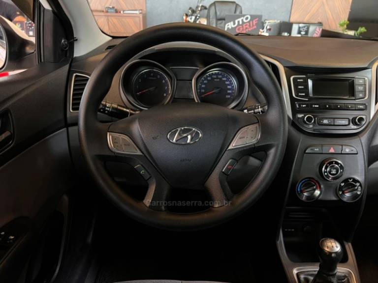 HYUNDAI - HB20S - 2018/2019 - Branca - R$ 55.900,00