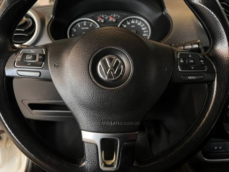 VOLKSWAGEN - SAVEIRO - 2012/2012 - Branca - R$ 48.900,00