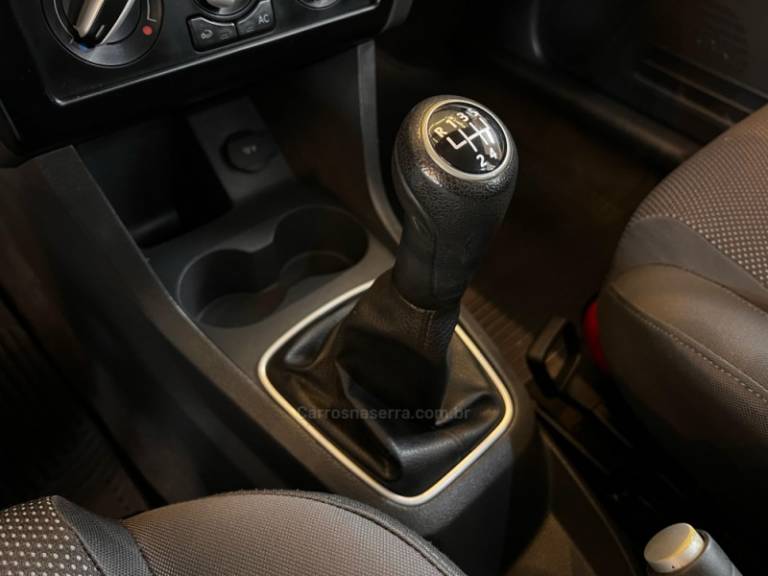 VOLKSWAGEN - FOX - 2010/2010 - Vermelha - R$ 28.900,00