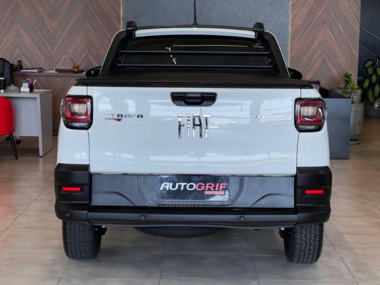 FIAT - STRADA - 2021/2022 - Branca - R$ 81.900,00