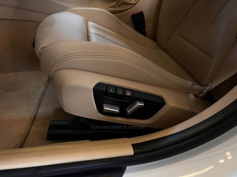BMW - 320I - 2017/2018 - Branca - R$ 129.900,00