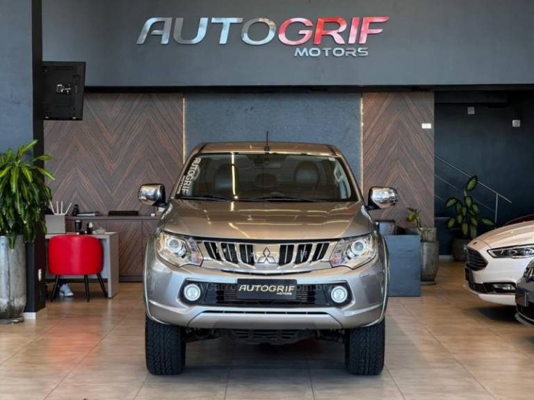 MITSUBISHI - L200 TRITON - 2017/2017 - Prata - R$ 144.900,00