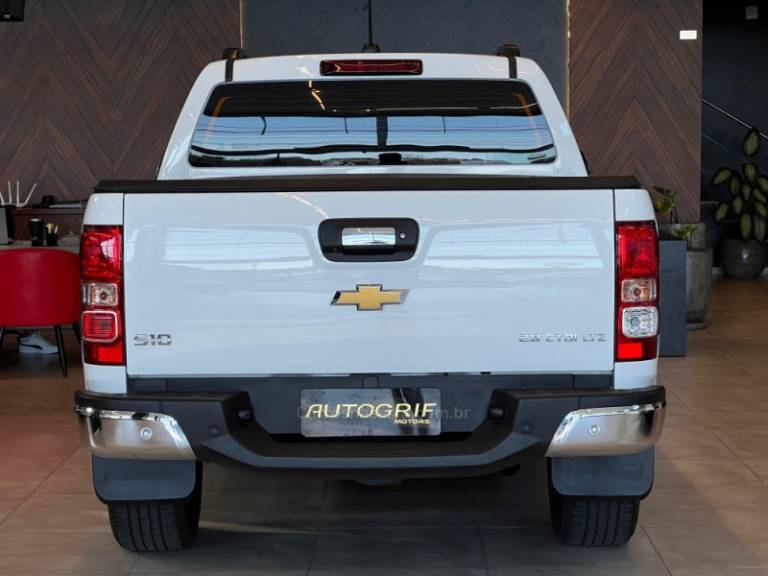 CHEVROLET - S10 - 2022/2022 - Branca - R$ 189.900,00