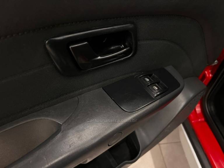 FIAT - PALIO - 2015/2015 - Vermelha - R$ 49.900,00