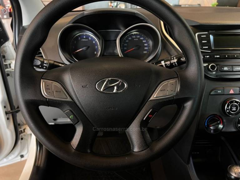 HYUNDAI - HB20S - 2018/2019 - Branca - R$ 55.900,00