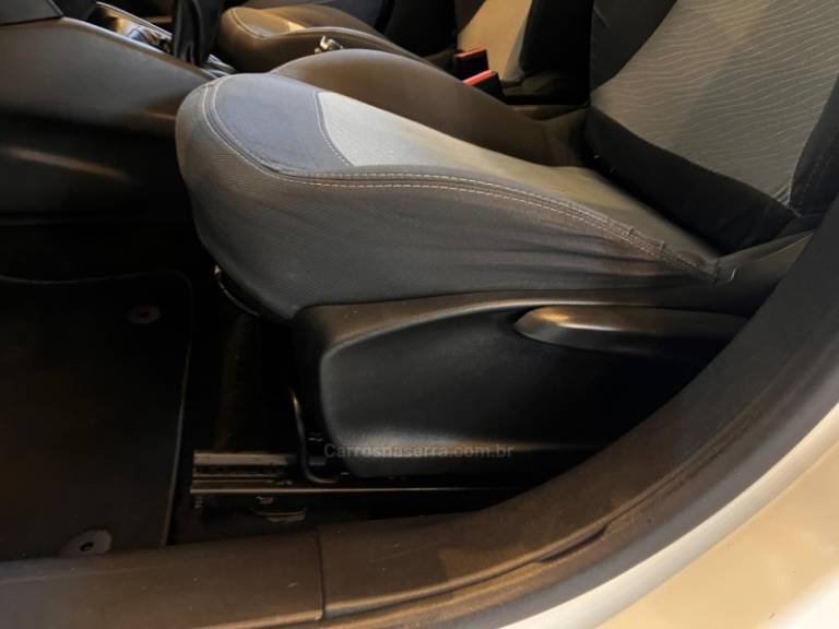 PEUGEOT - 208 - 2015/2016 - Branca - R$ 43.900,00