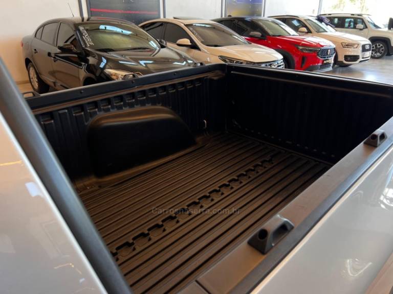 VOLKSWAGEN - SAVEIRO - 2025/2025 - Prata - R$ 105.900,00