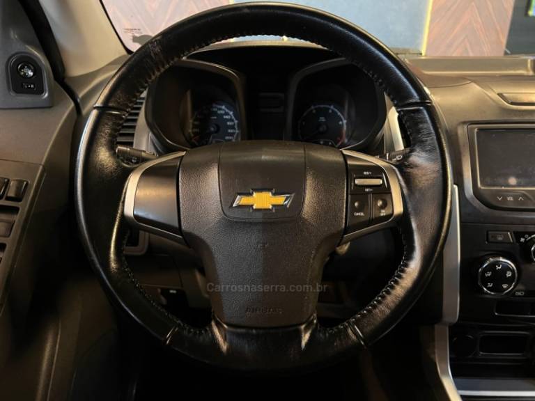 CHEVROLET - S10 - 2013/2014 - Branca - R$ 109.900,00