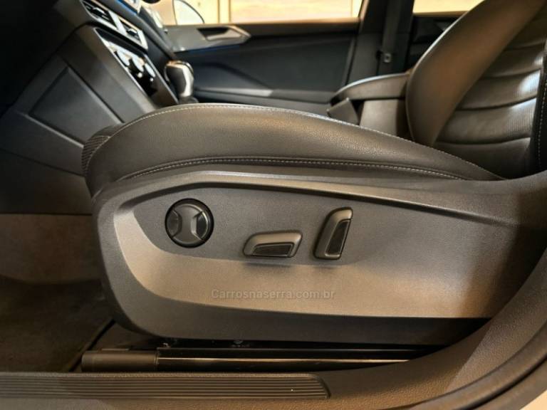 VOLKSWAGEN - TAOS - 2021/2022 - Branca - R$ 143.900,00