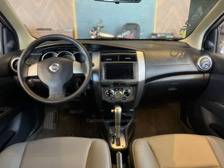 NISSAN - GRAND LIVINA - 2010/2010 - Prata - R$ 38.900,00