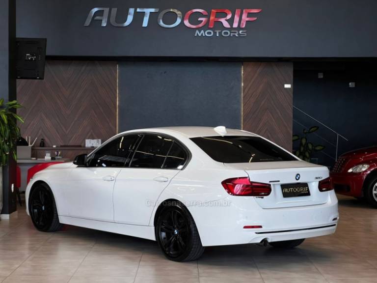 BMW - 320I - 2017/2018 - Branca - R$ 129.900,00