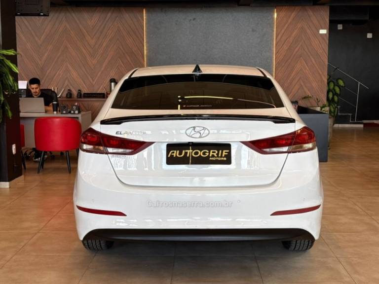 HYUNDAI - ELANTRA - 2017/2017 - Branca - R$ 81.900,00